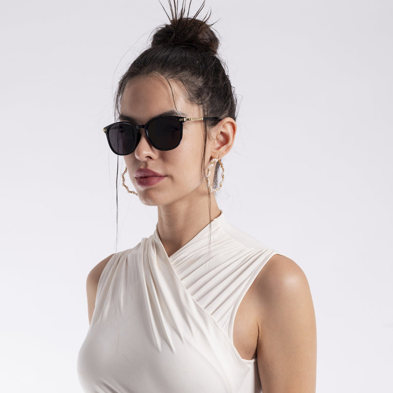 Lyra | Black Wayfarer Sunglasses MG3182
