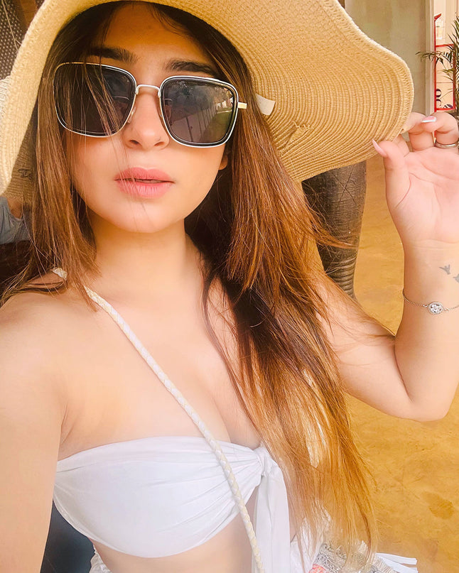 Rogue | Retro Square Black Sunglasses MG2968